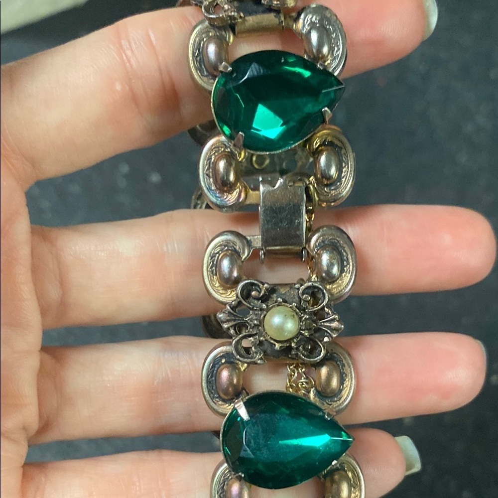 Art Deco Style 40s/50s Green and Gold Bracelet - Picture 8 of 12
